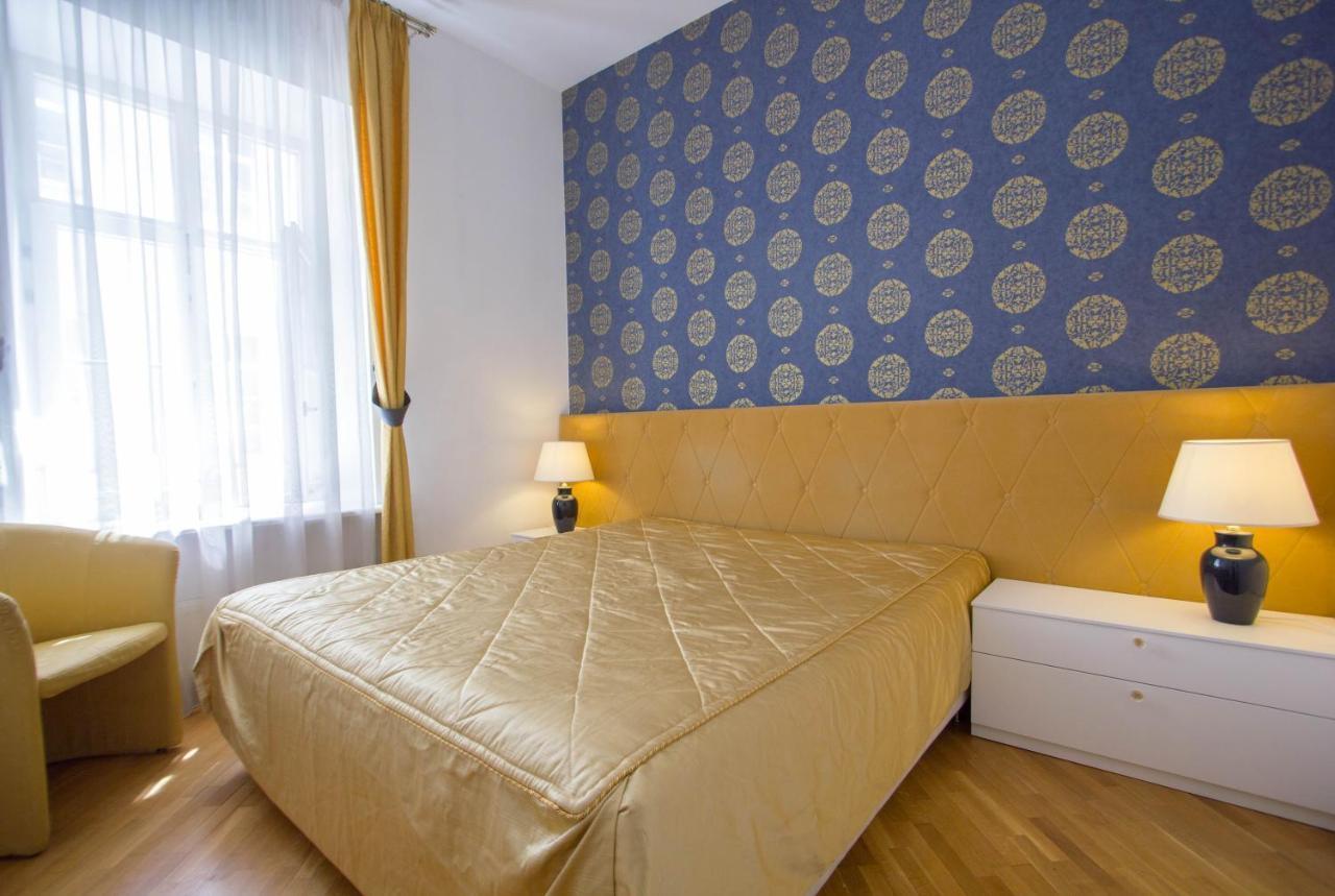 Historic Central Apartment Vilnius Exterior photo
