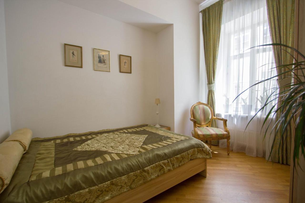 Historic Central Apartment Vilnius Exterior photo